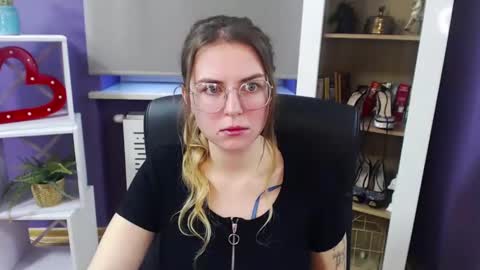 Snapshot of blackrosezoey chatting on December 23, 10:21 am Z O E Y online show from December 23, 10:21 am