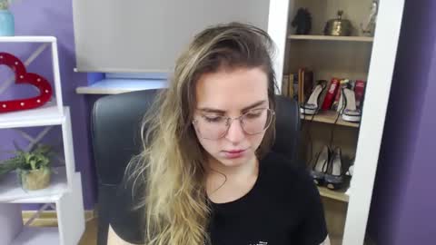 Snapshot of blackrosezoey chatting on January 11, 8:43 am Z O E Y online show from January 11, 8:43 am