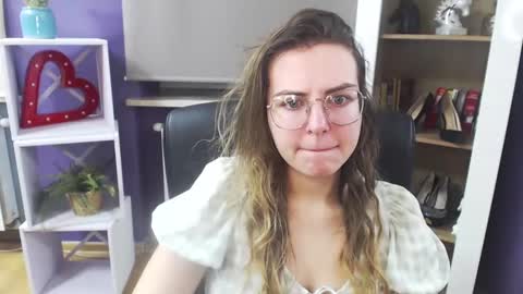 Snapshot of blackrosezoey chatting on February 6, 5:35 am Z O E Y online show from February 6, 5:35 am