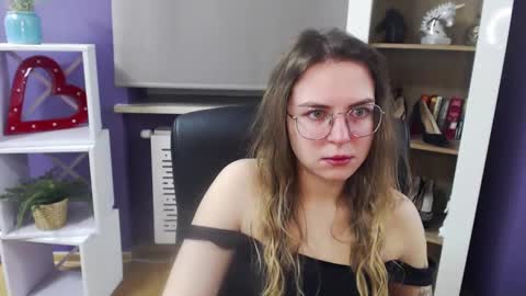 Snapshot of blackrosezoey chatting on February 12, 5:37 am Z O E Y online show from February 12, 5:37 am