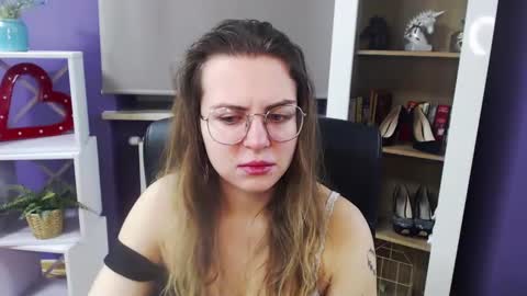 Snapshot of blackrosezoey chatting on February 13, 5:16 am Z O E Y online show from February 13, 5:16 am