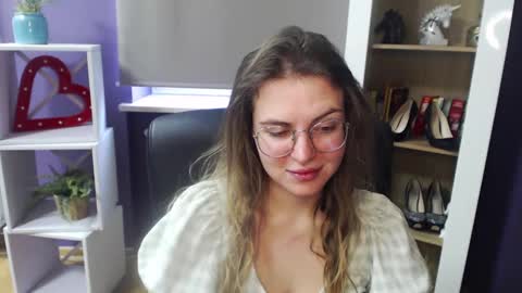 Snapshot of blackrosezoey chatting on February 18, 8:38 am Z O E Y online show from February 18, 8:38 am