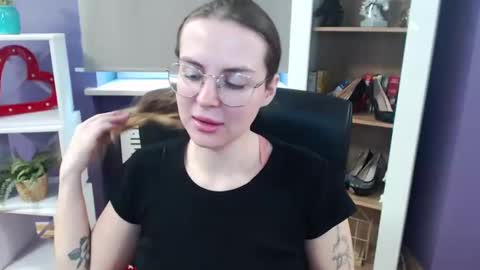 Snapshot of blackrosezoey chatting on February 24, 9:00 am Z O E Y online show from February 24, 9:00 am