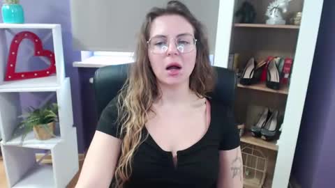 Snapshot of blackrosezoey chatting on March 5, 8:54 am Z O E Y online show from March 5, 8:54 am