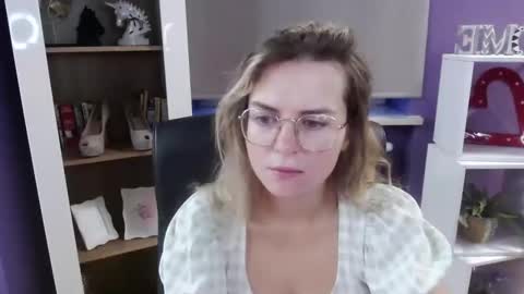 Snapshot of blackrosezoey chatting on September 9, 4:23 am Z O E Y online show from September 9, 4:23 am