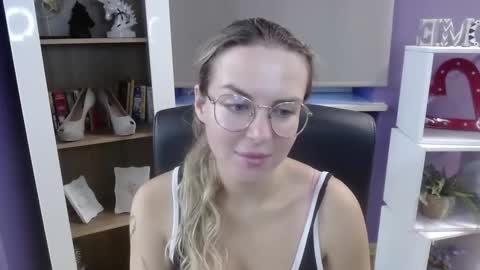 Snapshot of blackrosezoey chatting on September 10, 4:23 am Z O E Y online show from September 10, 4:23 am