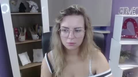 Snapshot of blackrosezoey chatting on September 11, 4:23 am Z O E Y online show from September 11, 4:23 am