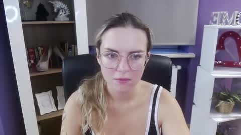 Snapshot of blackrosezoey chatting on September 12, 4:23 am Z O E Y online show from September 12, 4:23 am