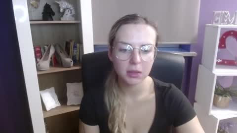 Snapshot of blackrosezoey chatting on September 15, 4:23 am Z O E Y online show from September 15, 4:23 am