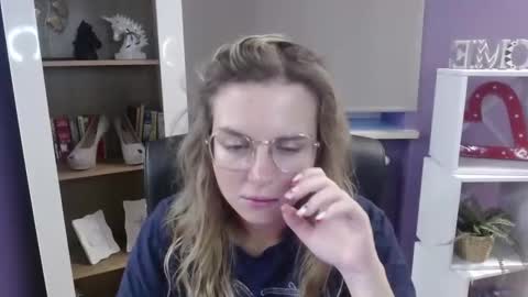 Snapshot of blackrosezoey chatting on September 16, 4:35 am Z O E Y online show from September 16, 4:35 am