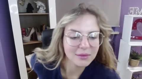 Snapshot of blackrosezoey chatting on September 19, 4:25 am Z O E Y online show from September 19, 4:25 am