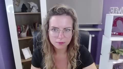 Snapshot of blackrosezoey chatting on September 22, 4:25 am Z O E Y online show from September 22, 4:25 am