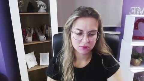 Snapshot of blackrosezoey chatting on September 30, 4:39 am Z O E Y online show from September 30, 4:39 am