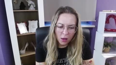 Snapshot of blackrosezoey chatting on October 3, 5:15 am Z O E Y online show from October 3, 5:15 am