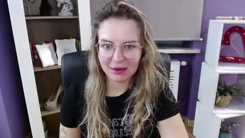 Snapshot of blackrosezoey chatting on October 6, 4:32 am Z O E Y online show from October 6, 4:32 am