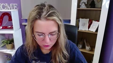 Snapshot of blackrosezoey chatting on October 29, 5:42 am Z O E Y online show from October 29, 5:42 am