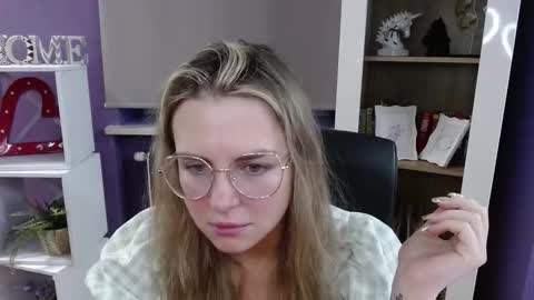 Snapshot of blackrosezoey chatting on November 12, 6:03 am Z O E Y online show from November 12, 6:03 am