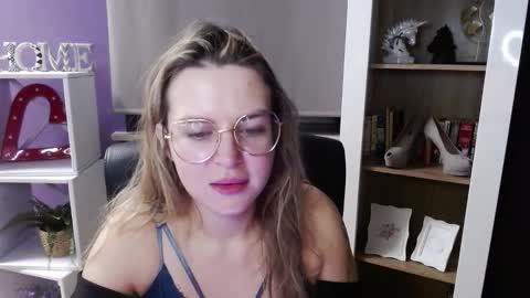 Snapshot of blackrosezoey chatting on November 24, 5:29 am Z O E Y online show from November 24, 5:29 am