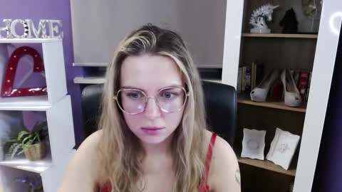 Snapshot of blackrosezoey chatting on November 26, 6:14 am Z O E Y online show from November 26, 6:14 am