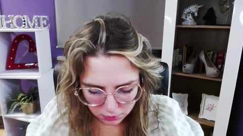 Snapshot of blackrosezoey chatting on December 2, 5:35 am Z O E Y online show from December 2, 5:35 am