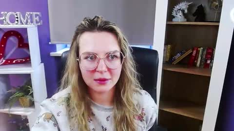 Z O E Y online show from January 5, 5:27 pm