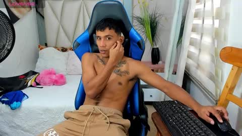 Snapshot of blacksex_boy chatting on December 5, 7:06 pm Marlon online show from December 5, 7:06 pm
