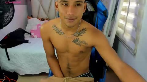 Snapshot of blacksex_boy chatting on December 6, 2:49 pm Marlon online show from December 6, 2:49 pm