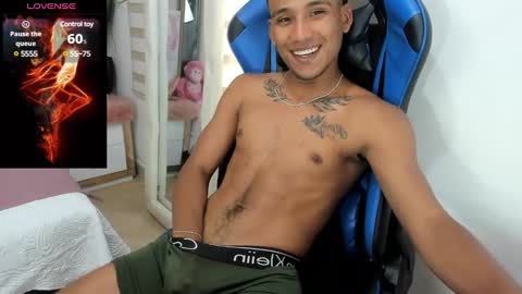 Snapshot of blacksex_boy chatting on January 27, 5:15 pm Marlon online show from January 27, 5:15 pm