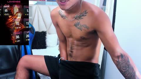 Snapshot of blacksex_boy chatting on February 25, 9:35 pm Marlon online show from February 25, 9:35 pm