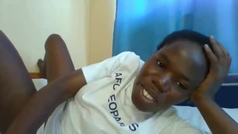 Snapshot of blacksexygal chatting on May 15, 8:21 am SARAH online show from May 15, 8:21 am