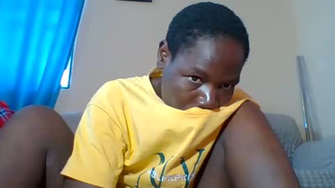 Snapshot of blacksexygal chatting on June 1, 9:22 am SARAH online show from June 1, 9:22 am