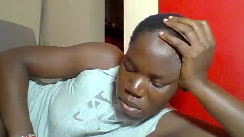 Snapshot of blacksexygal chatting on June 1, 9:27 pm SARAH online show from June 1, 9:27 pm