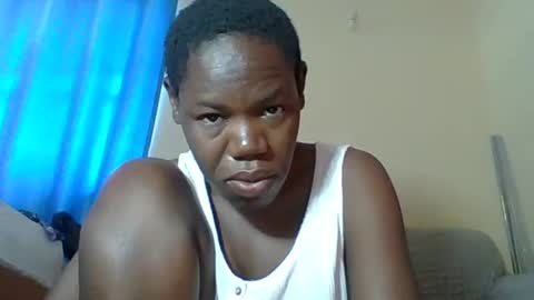 Snapshot of blacksexygal chatting on June 16, 5:43 am SARAH online show from June 16, 5:43 am
