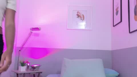 Tifffany bllom online show from March 25, 2:50 am