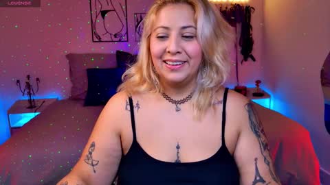 Snapshot of blackwidowj chatting on December 5, 5:09 pm Johana S online show from December 5, 5:09 pm