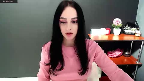 Snapshot of blacky_berry chatting on December 2, 4:31 pm Ivy online show from December 2, 4:31 pm