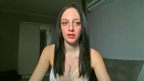 Snapshot of blacky_berry chatting on October 22, 3:51 am Ivy online show from October 22, 3:51 am