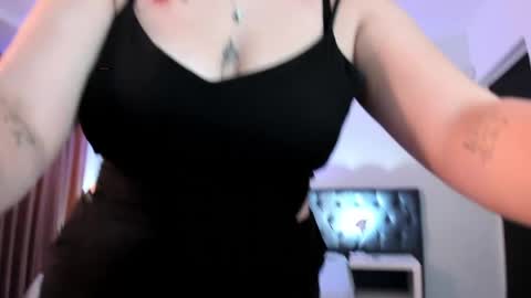 blair_red_ online show from April 20, 11:57 am