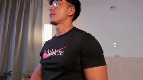 Snapshot of blake_levi chatting on December 28, 4:19 am Blake Levi Independent Model online show from December 28, 4:19 am