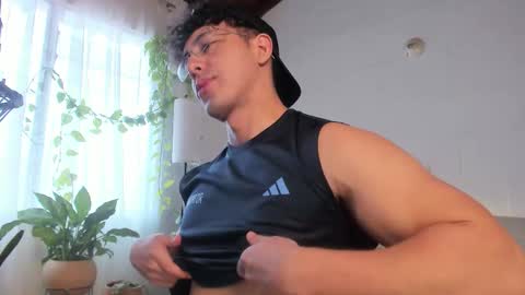 Snapshot of blake_levi chatting on February 1, 3:21 pm Blake Levi Independent Model online show from February 1, 3:21 pm