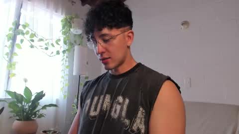 Snapshot of blake_levi chatting on February 6, 4:43 pm Blake Levi Independent Model online show from February 6, 4:43 pm