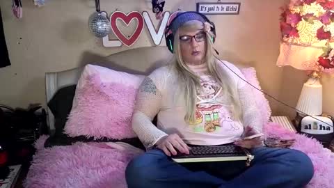 Snapshot of blakelytgirl chatting on February 13, 11:39 am Blakely Morningstar online show from February 13, 11:39 am