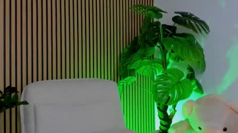 Khlloe online show from March 10, 8:25 pm