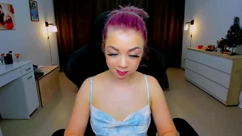 Nicole online show from January 3, 6:44 am