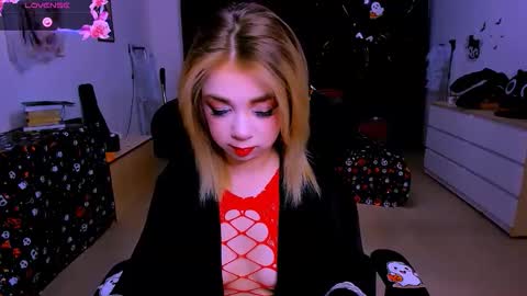 Nicole online show from November 11, 10:15 am