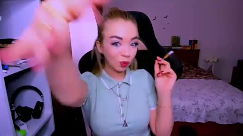 Nicole online show from January 19, 9:46 am