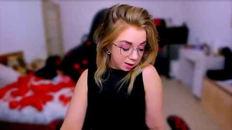 Nicole online show from March 5, 5:58 am