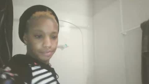 blknoranged33 online show from February 13, 9:49 am