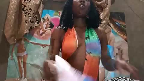 Snapshot of blktulipsxx chatting on February 16, 11:39 am Lola online show from February 16, 11:39 am