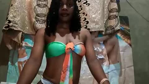 Snapshot of blktulipsxx chatting on February 23, 9:28 am Lola online show from February 23, 9:28 am